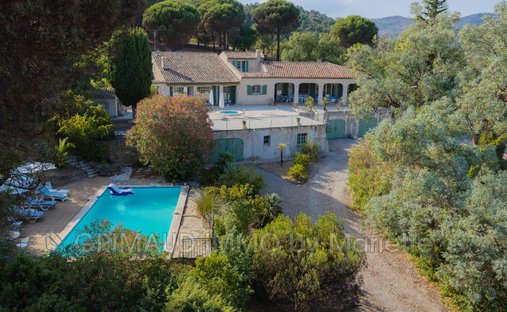 Villa in Le Plan-de-la-Tour, Provence-Alpes-Côte d'Azur, France 1