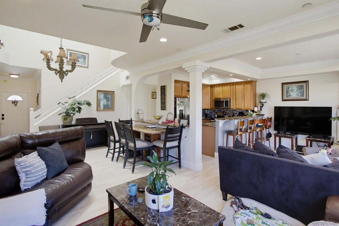 Carlsbad, California, United States 5 - 18705993