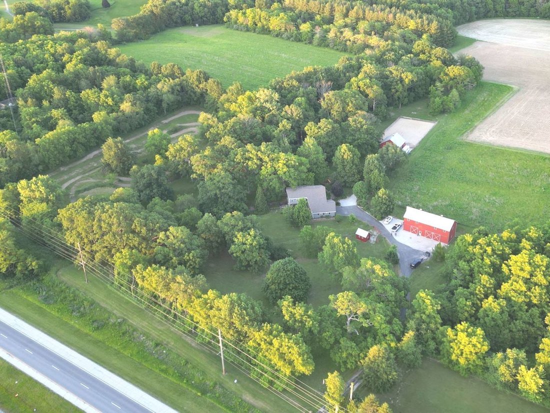 House in Clinton, Illinois, United States 2 - 18711633