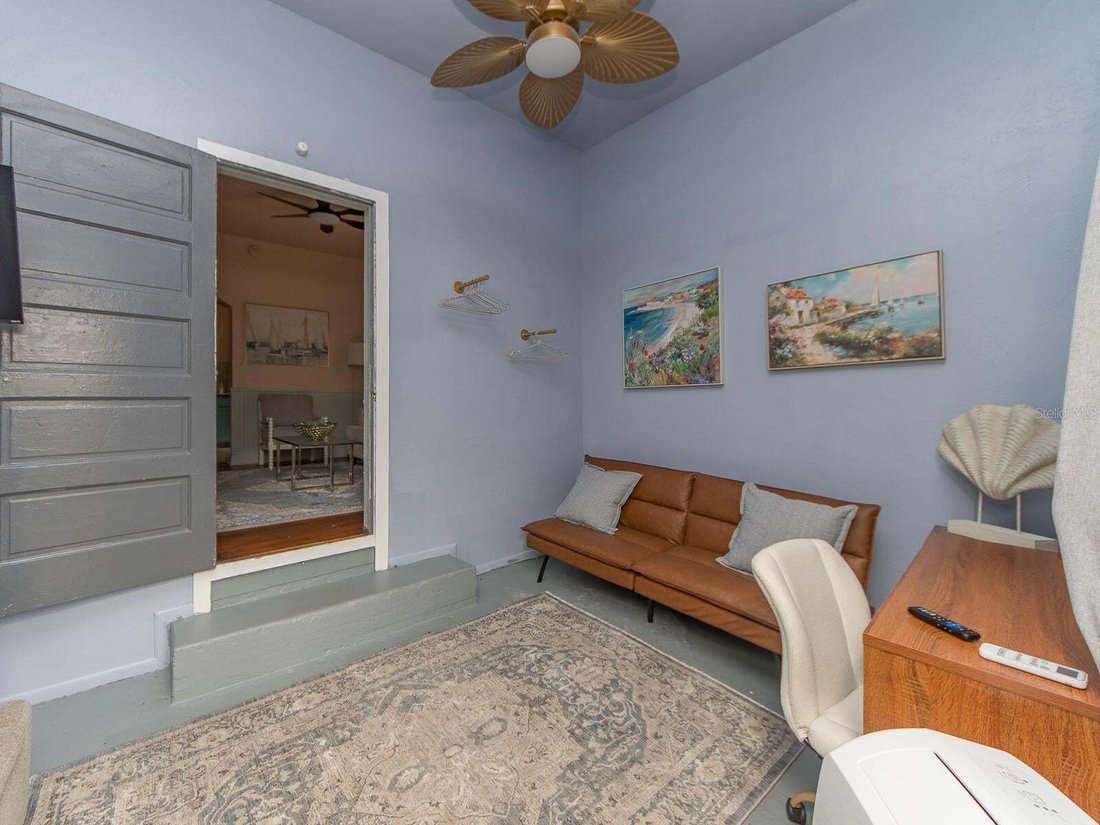 St. Petersburg, Florida, United States 3 - 18711343
