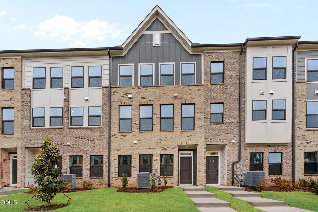 Townhouse in Cary, North Carolina, United States 1 - 18710168