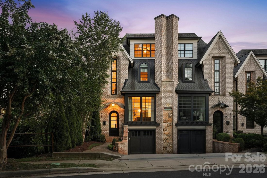 Villa in Charlotte, North Carolina, United States 1 - 18713418