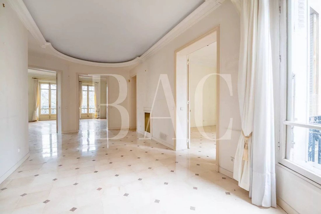 Apartment in Porte Dauphine, Paris 16e Arrondissement, Paris 5 - 15622523