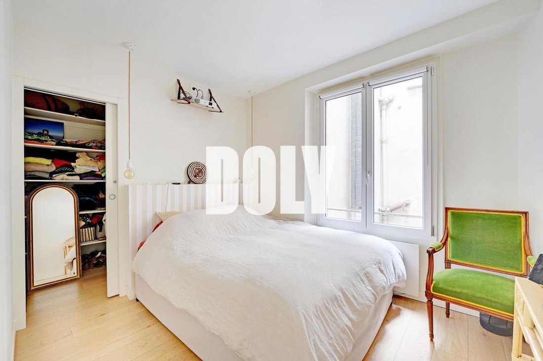 Apartment in Porte Saint Denis-Paradis, Paris 10e Arrondissement, Paris 1 - 18710103