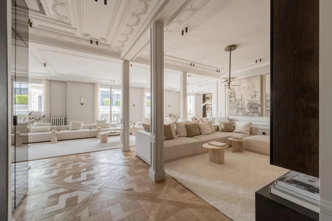 Apartment in Triangle d'Or, Paris 8e Arrondissement, Paris 2 - 18704033