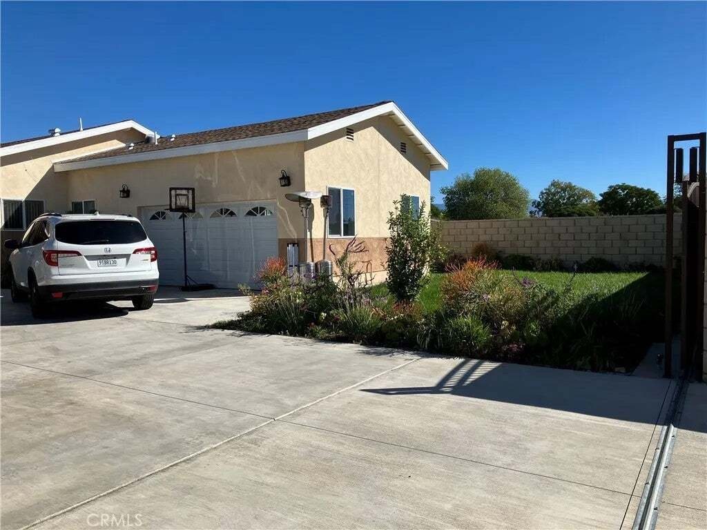House in Fontana, California, United States 5 - 18711534