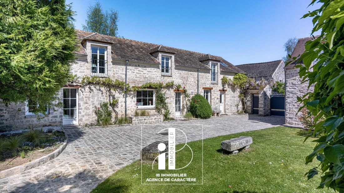 House in Fontainebleau, Ile-de-France, France 3 - 17756030