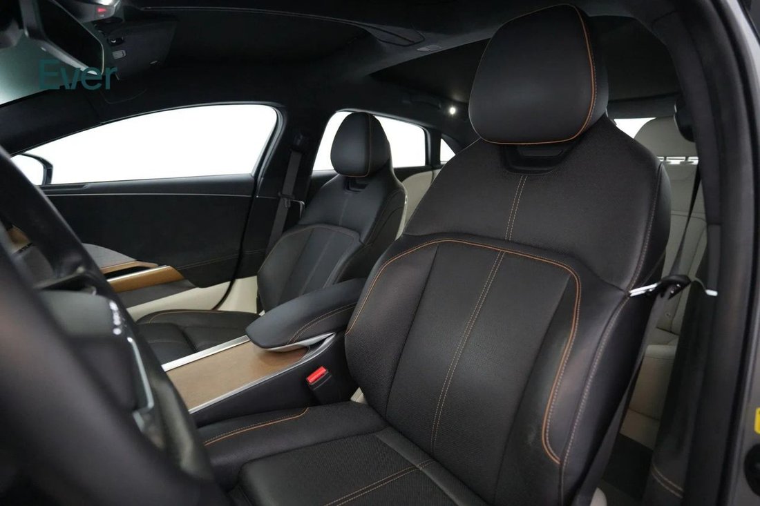 Sedan in San Francisco, CA, United States 4 - 18710767