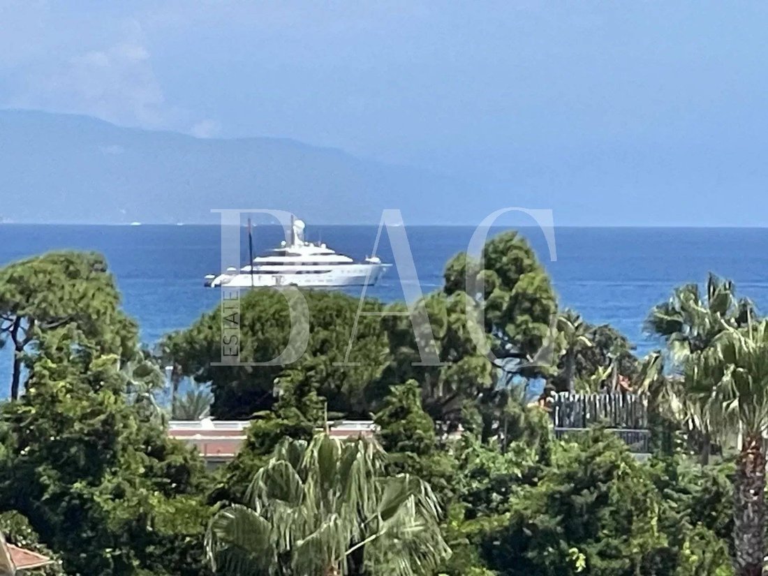 Villa in Antibes, Provence-Alpes-Côte d'Azur, France 2 - 16469761