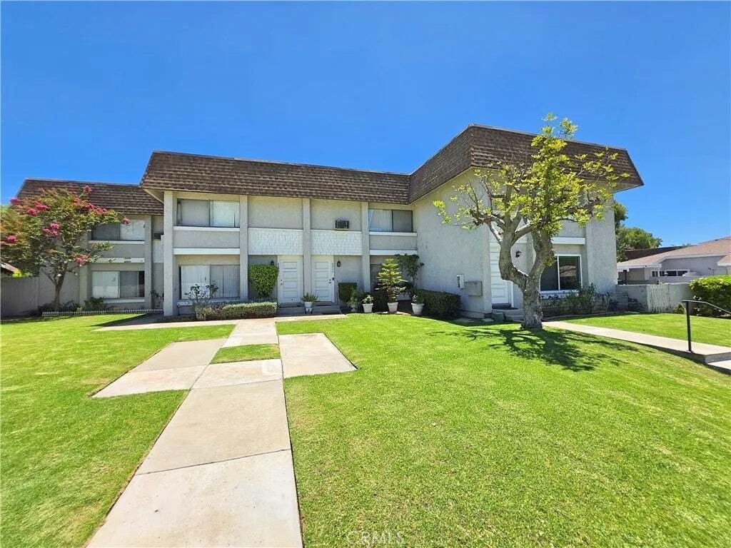 Yorba Linda, California, United States 1 - 18713142