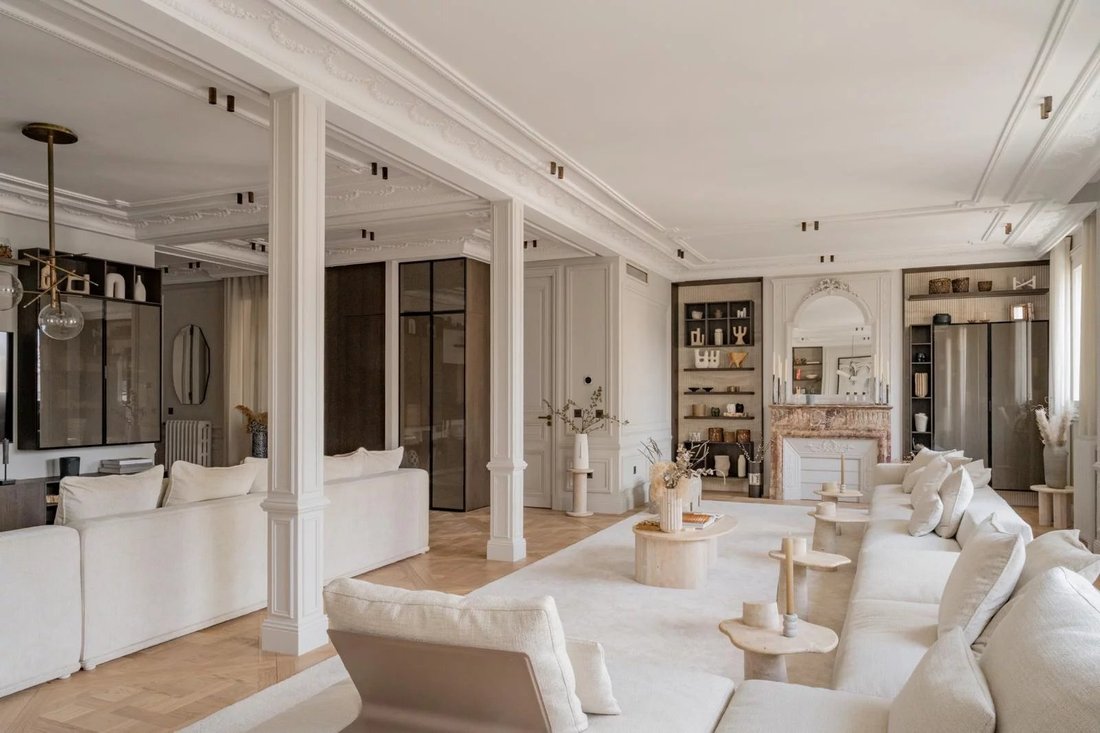 Apartment in Triangle d'Or, Paris 8e Arrondissement, Paris 1 - 18704033