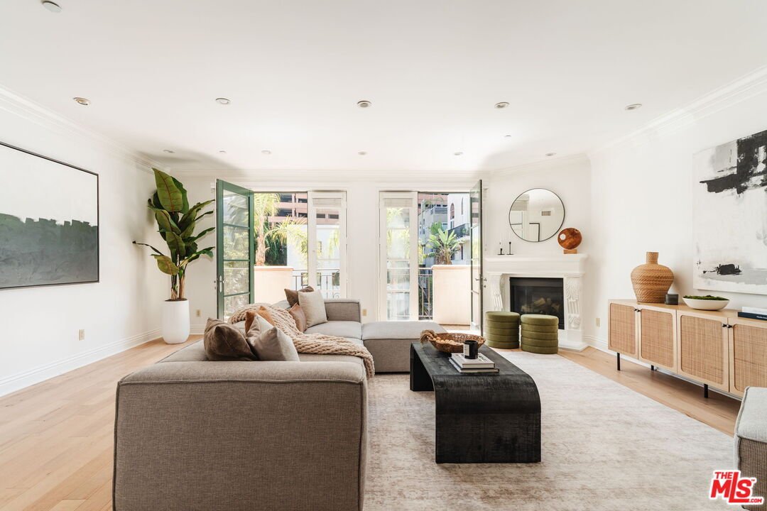 Condo in Los Angeles, California, United States 1 - 18709274
