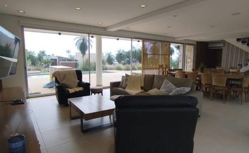 Stadthaus in San Bernardino, Departamento Cordillera, Paraguay 1