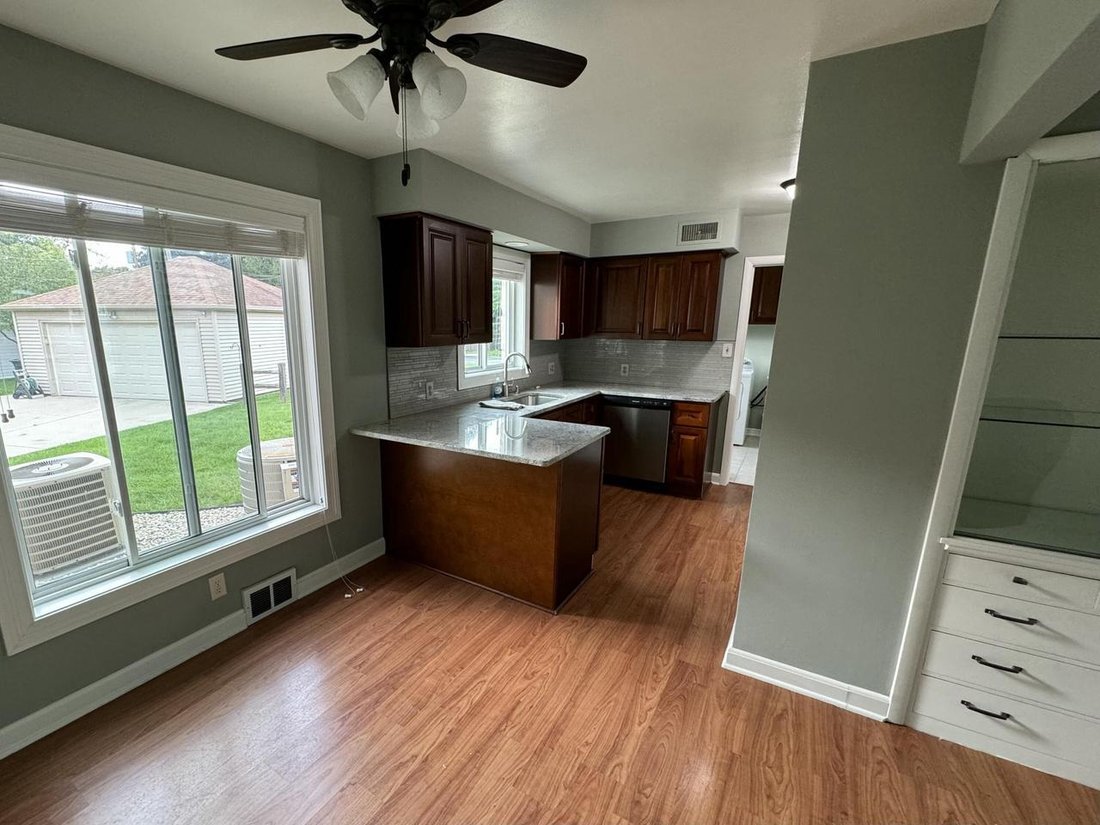 Wauwatosa, Wisconsin, United States 4 - 18705432