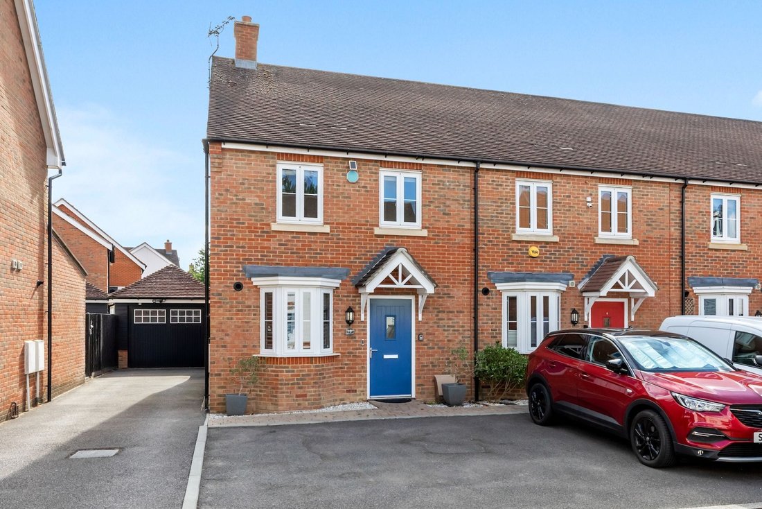 House in Broadbridge Heath, England 1 - 18704112