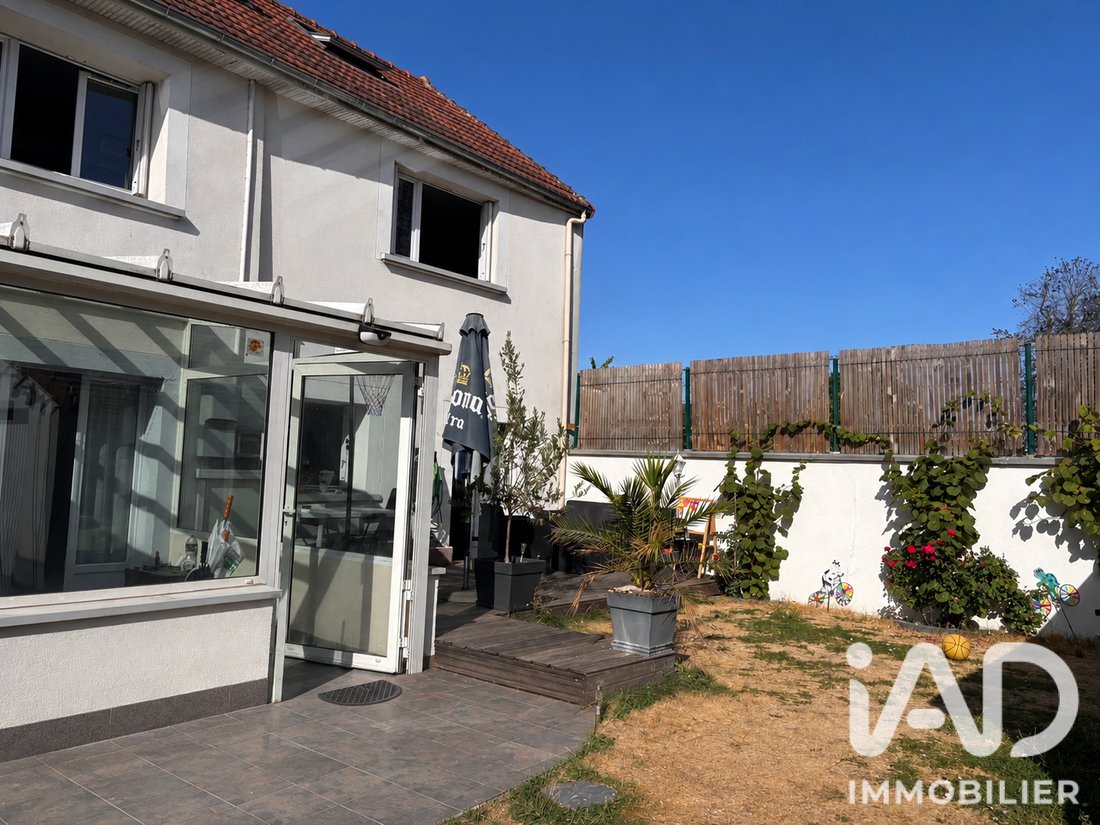 House in Le Pin, Ile-de-France, France 2 - 18702746