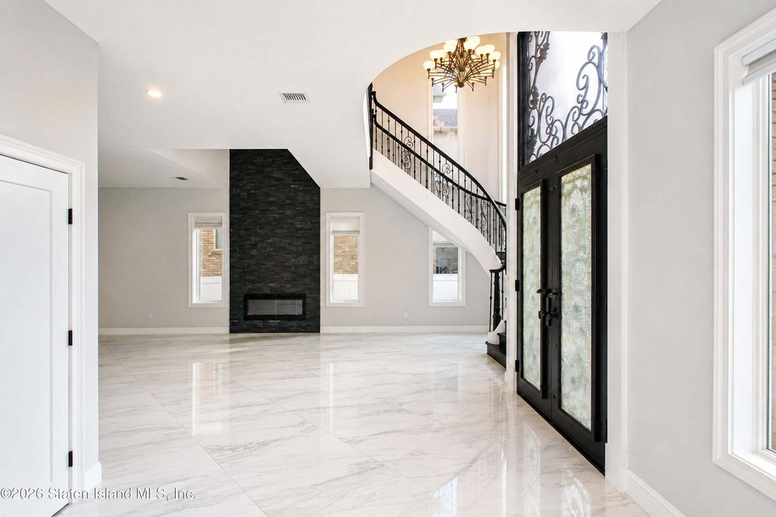 House in New York, New York, United States 5 - 18703266