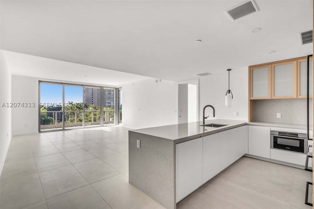 Condo in Miami, Florida, United States 4 - 18703096