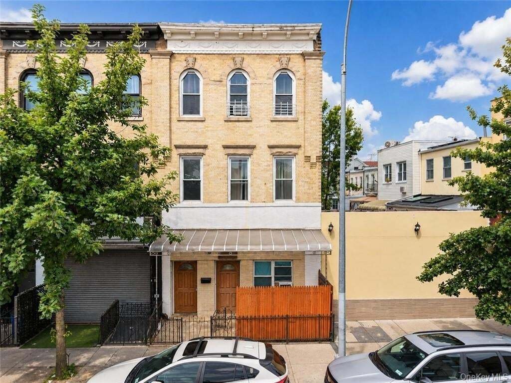 House in New York, New York, United States 1 - 18705743