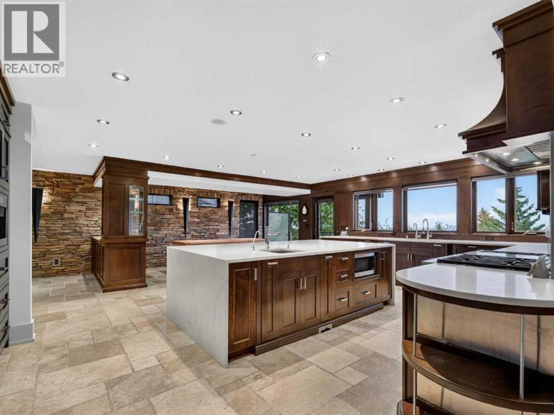 House in Calgary, Alberta, Canada 4 - 18709229