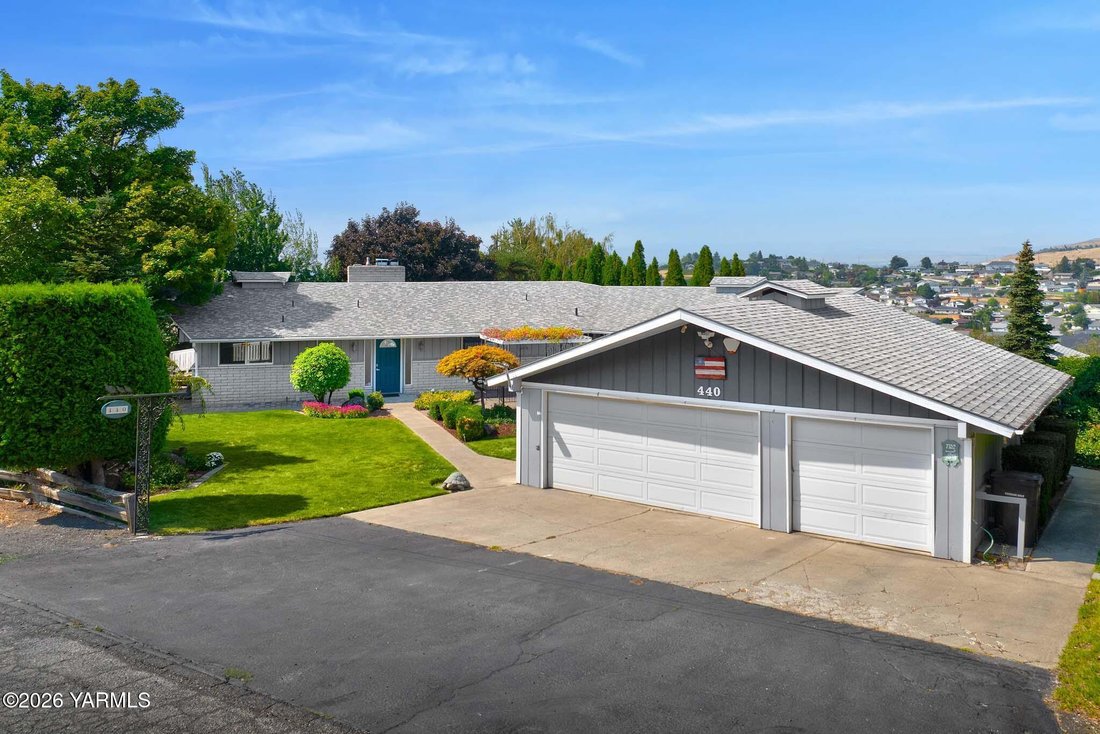 House in Yakima, Washington, United States 1 - 18706325