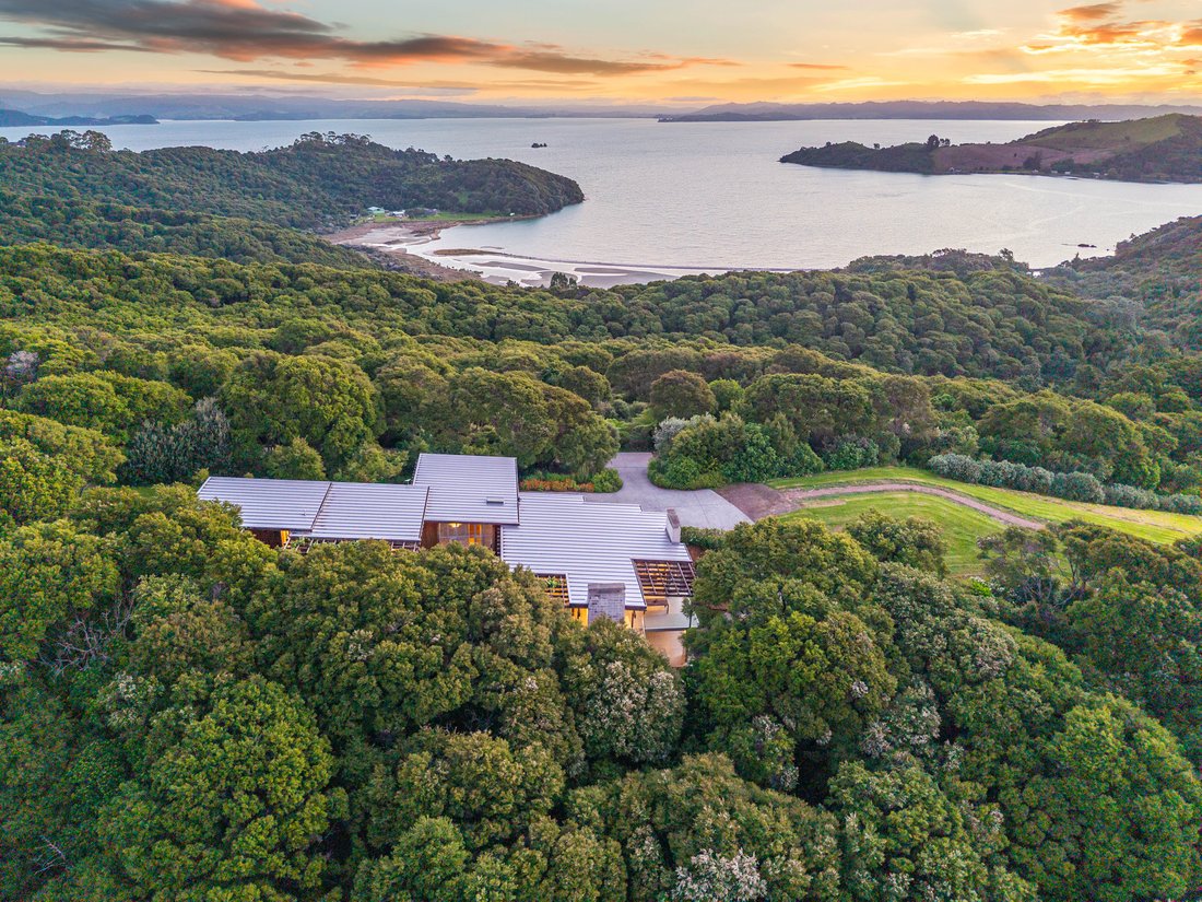 House in Waiheke Island, Auckland, New Zealand 1 - 18715116