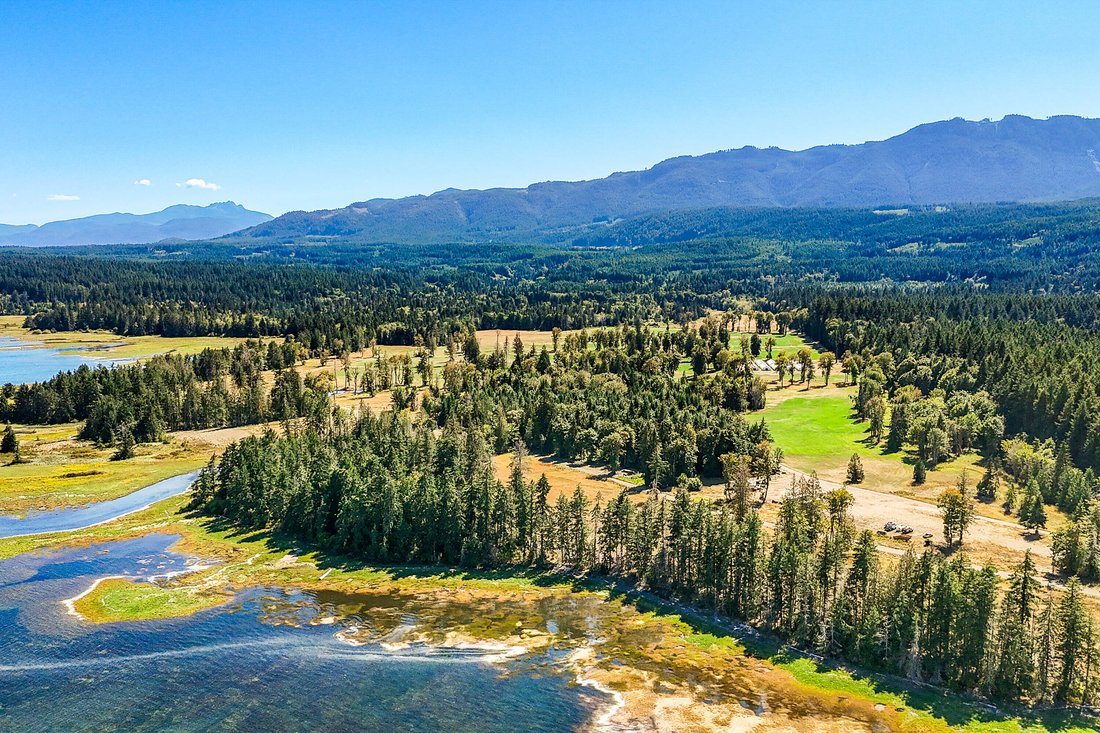 Land in Fanny Bay, British Columbia, Canada 3 - 18692994
