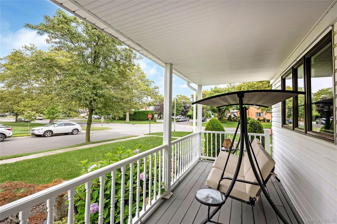 House in West Babylon, New York, United States 5 - 18704866