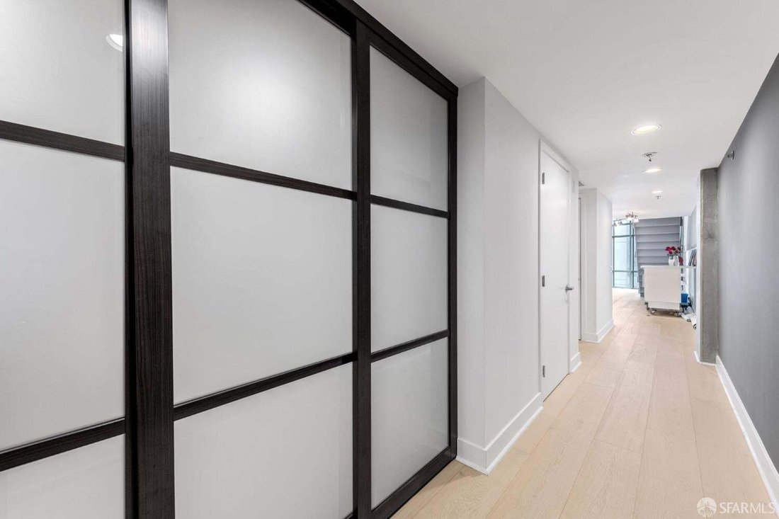 Condo in San Francisco, California, United States 3 - 18705087