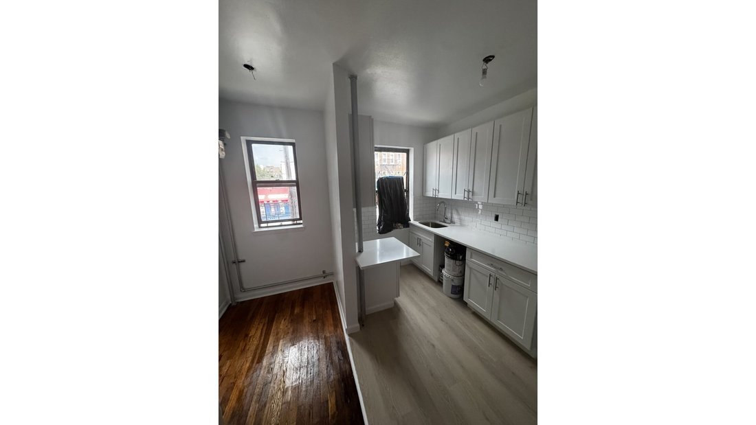 New York, New York, United States 2 - 18706861