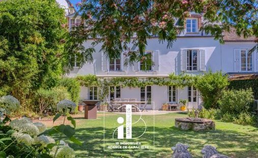 House in Fontainebleau, Ile-de-France, France 1