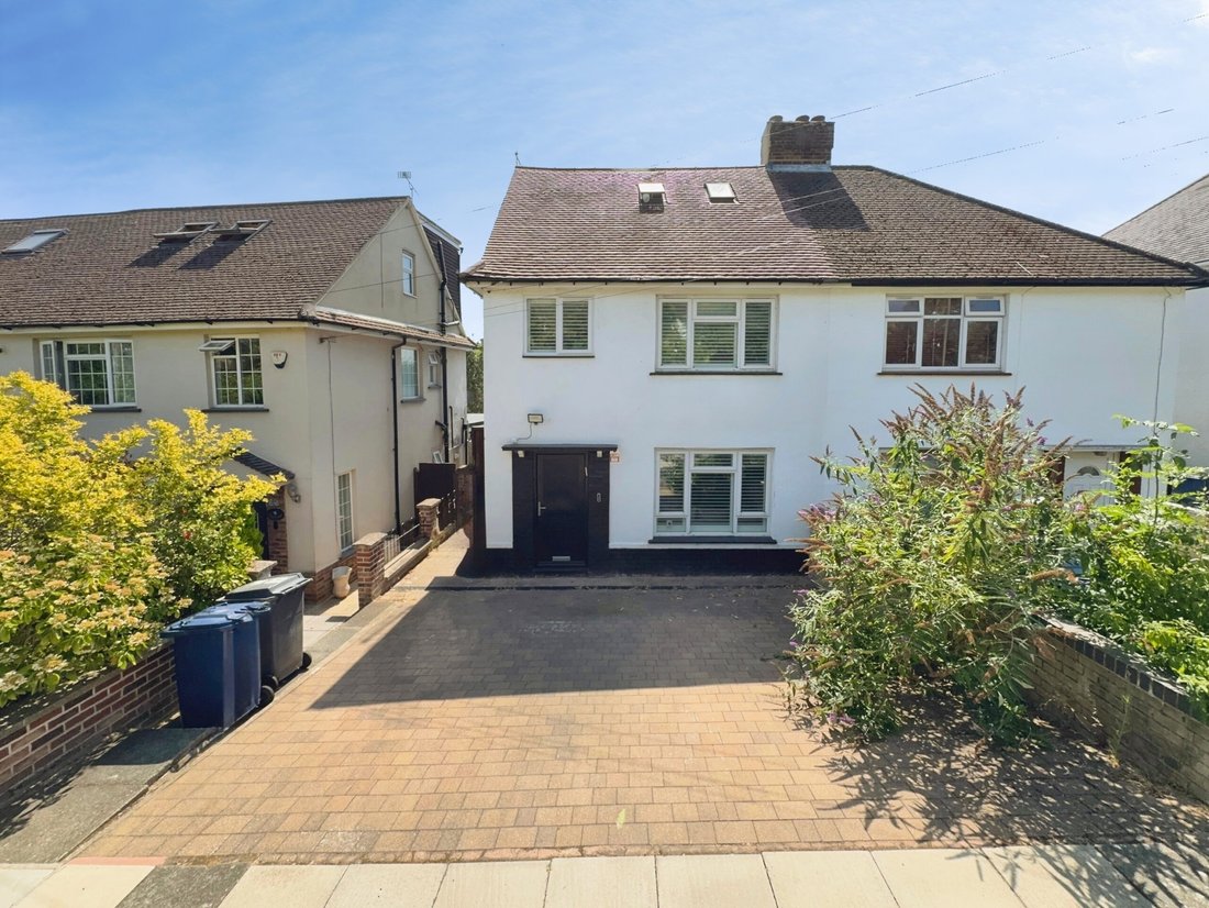 House in Barnet, England 2 - 18703226