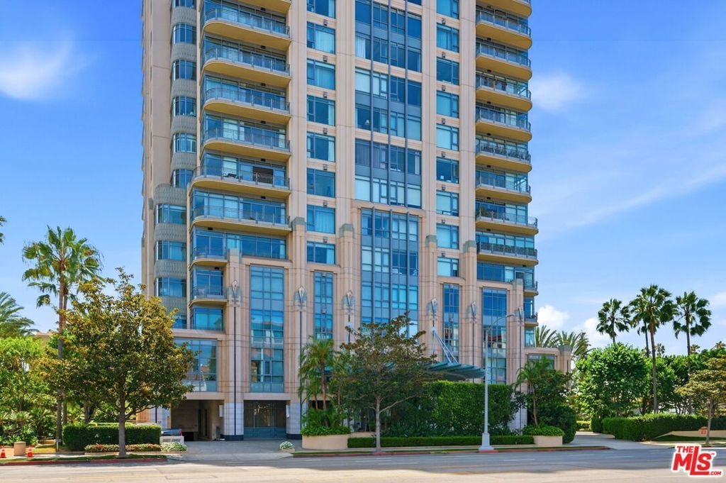 Condo in Los Angeles, California, United States 1 - 18705297