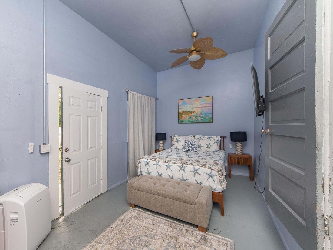 St. Petersburg, Florida, United States 4 - 18711343