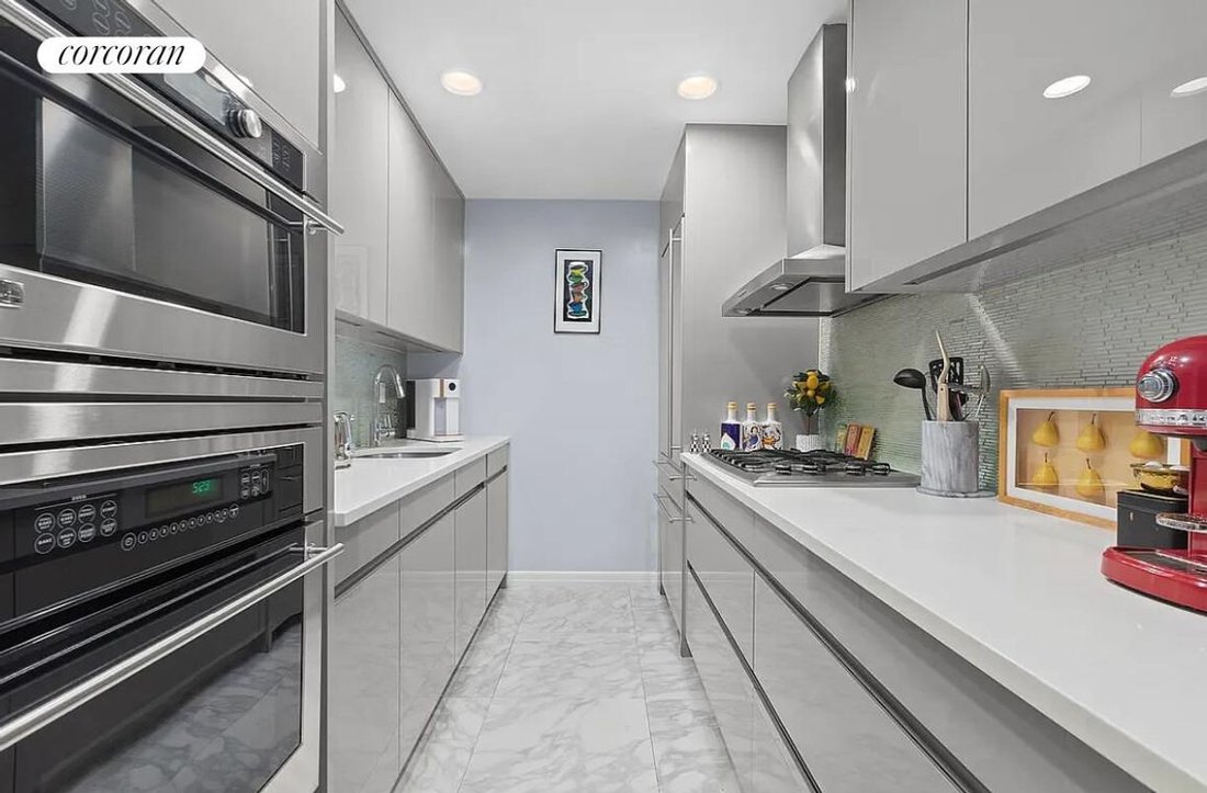 Condo in New York, New York, United States 2 - 18702747