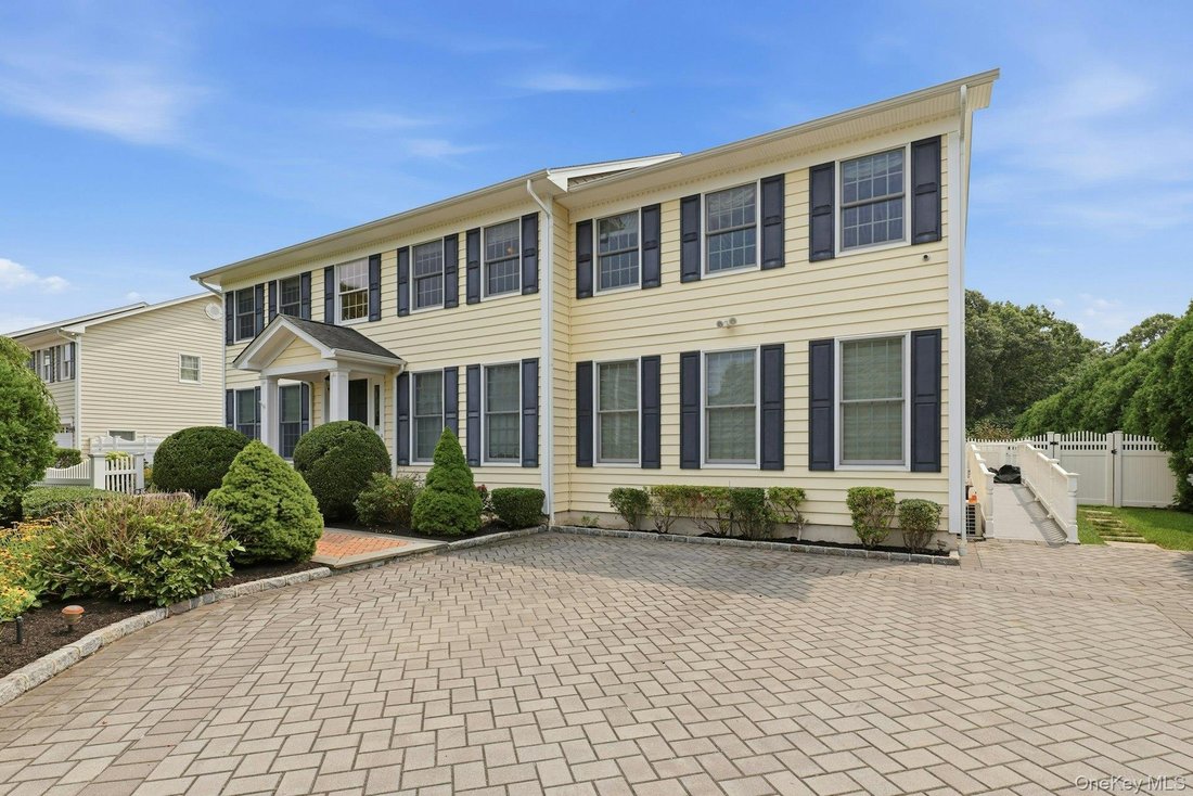 House in Coram, New York, United States 3 - 18702528