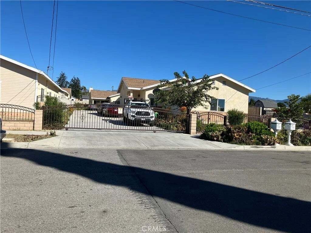 House in Fontana, California, United States 1 - 18711534