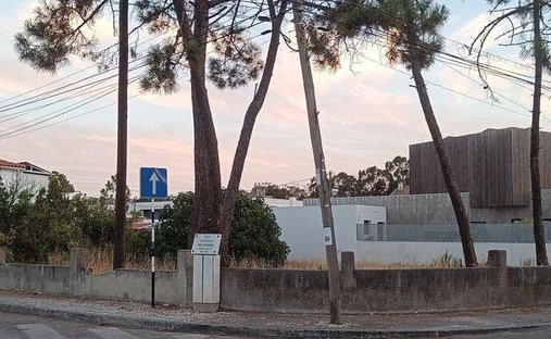 Land in Charneca de Caparica e Sobreda, Setubal, Portugal 1