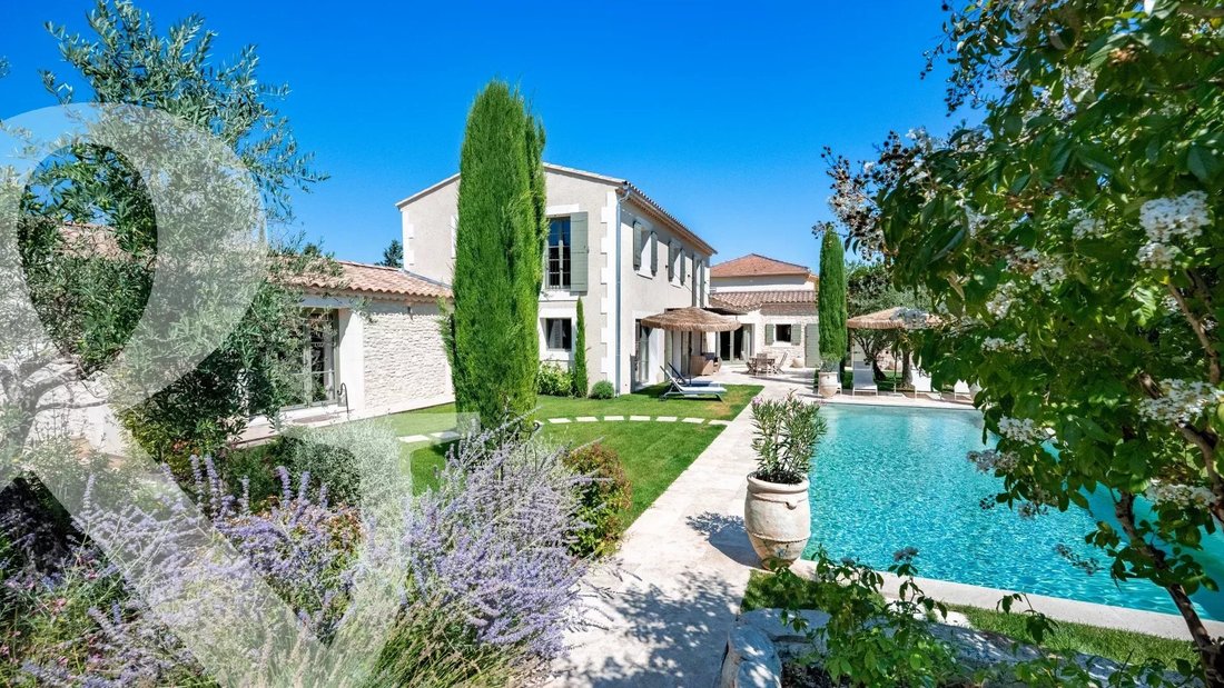 Casa en Eygalières, Provenza-Alpes-Costa Azul, Francia 1 - 17471411