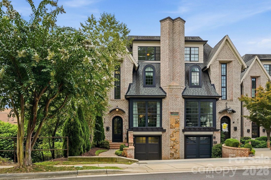 Villa in Charlotte, North Carolina, United States 3 - 18713418