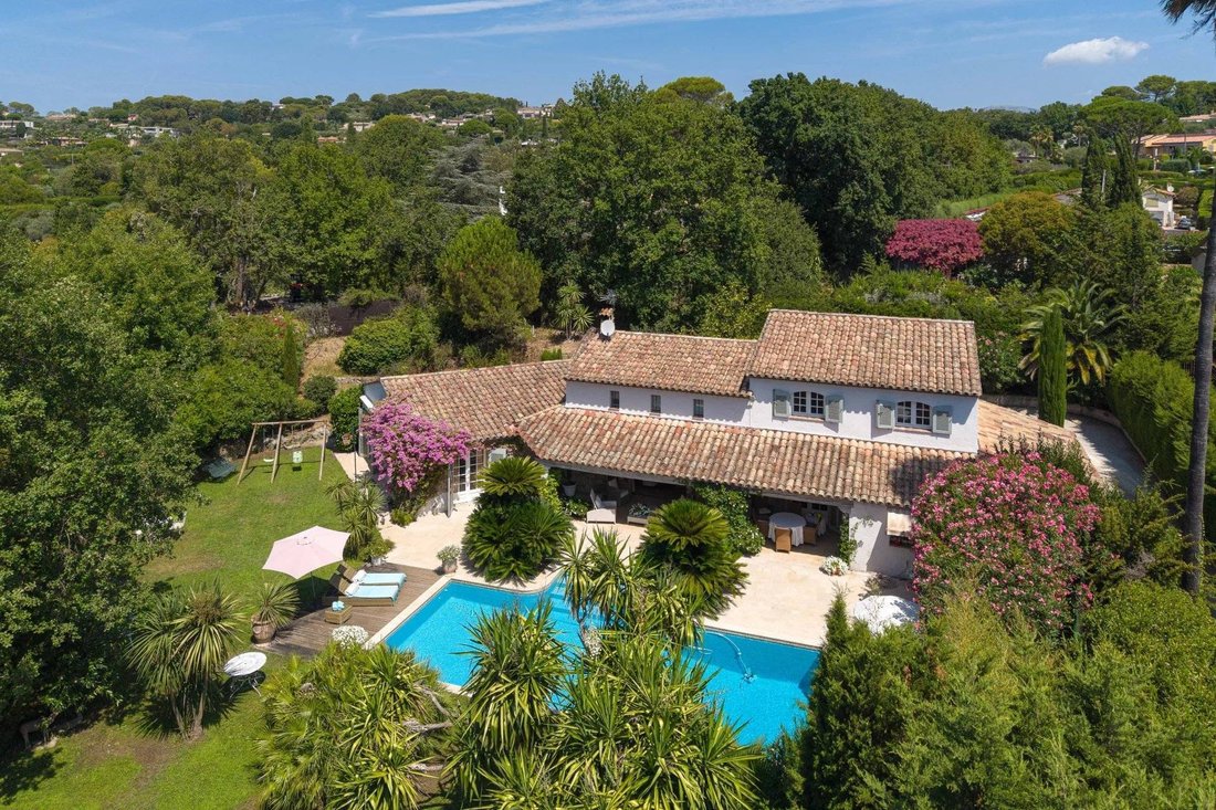 Villa à Mougins, Provence-Alpes-Côte d'Azur, France 2 - 18581792