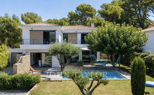 Villa in Beaucours-La Gorguette-La Morvenede, Sanary-sur-Mer, France 1