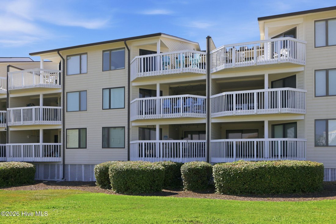 Condo in Emerald Isle, North Carolina, United States 4 - 18706111