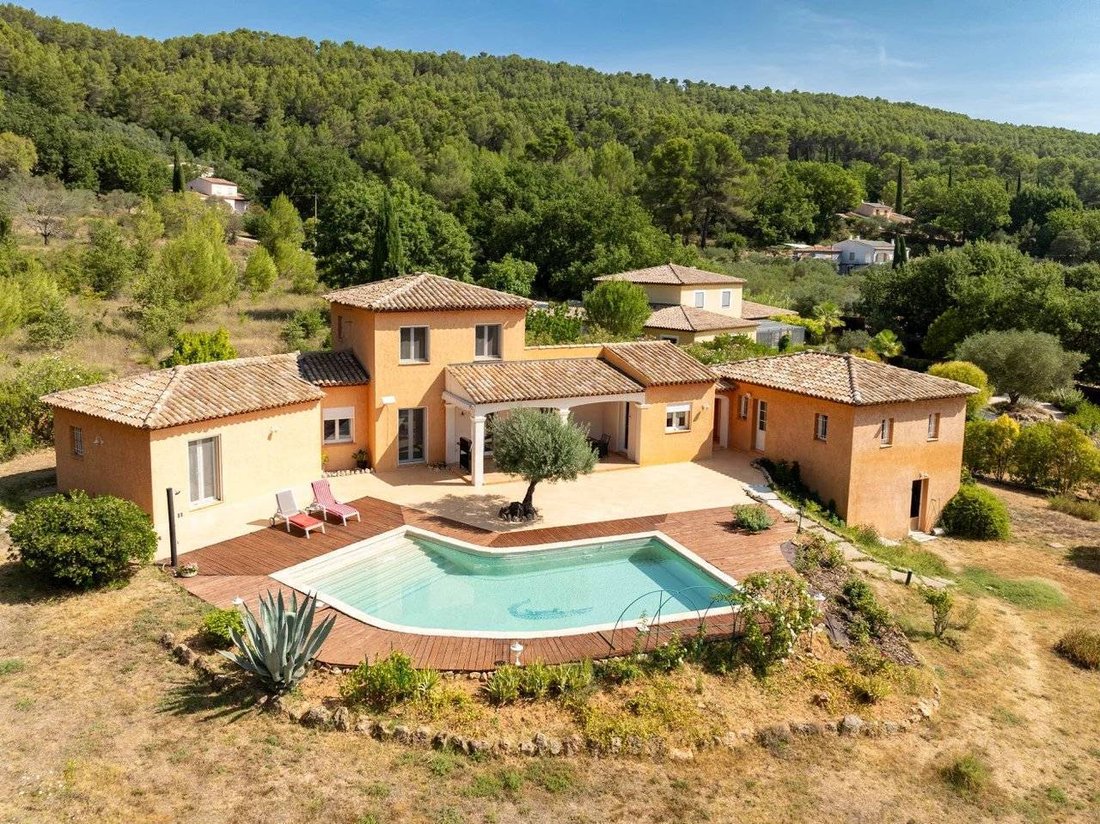 Villa en Salernes, Provenza-Alpes-Costa Azul, Francia 1 - 16246668