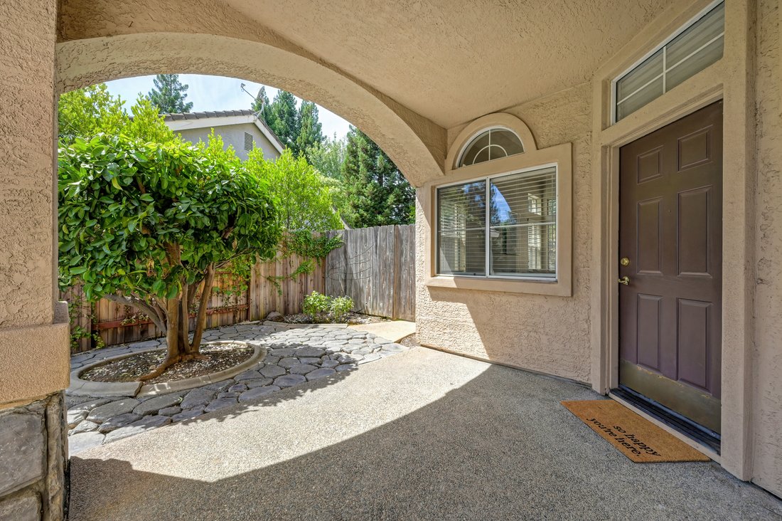 Roseville, California, United States 3 - 18709056
