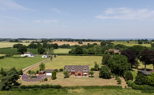 Country House in Wolverley, England 1