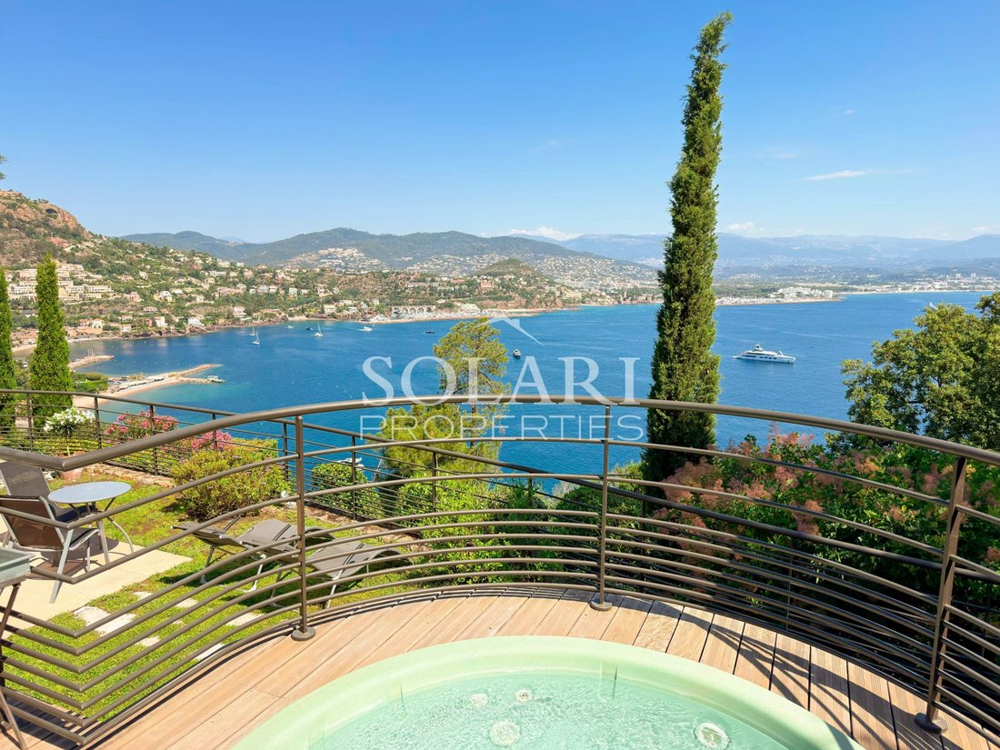 Villa in Théoule-sur-Mer, Provence-Alpes-Côte d'Azur, France 1 - 18037606