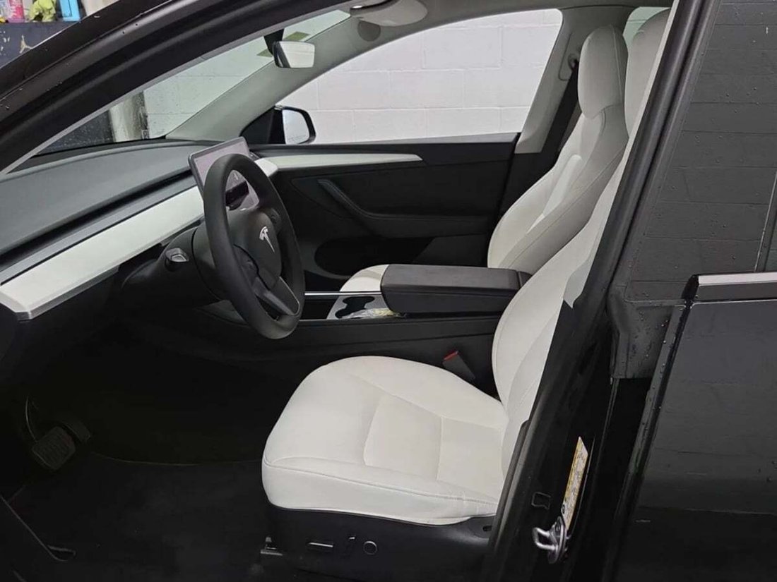 Suv in Newport Beach, CA, United States 2 - 18710559