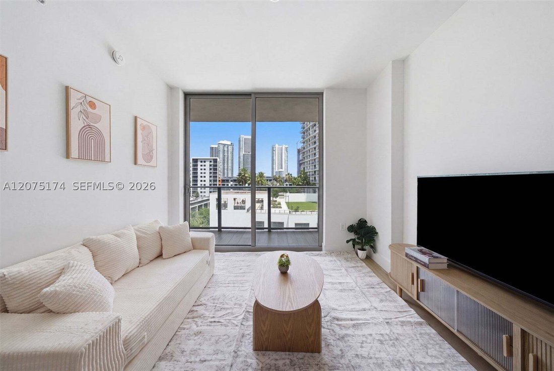 Condo in Miami, Florida, United States 1 - 18706043