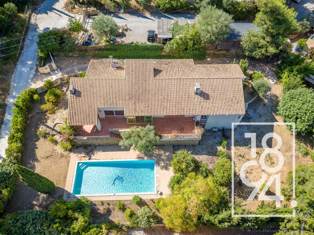 House in Saint-Cyr-sur-Mer, Provence-Alpes-Côte d'Azur, France 3 - 17090658